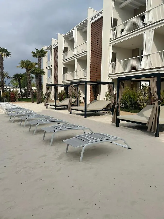 Residence Wave Plus - Solo Per Famiglie - Walterigato Apartments Lido di Jesolo 0*,
